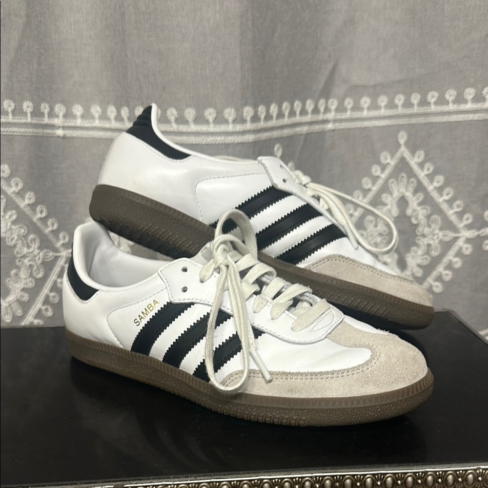 Adidas Samba White and Black Sneakers women's 7.5 fit like size 8 IMO